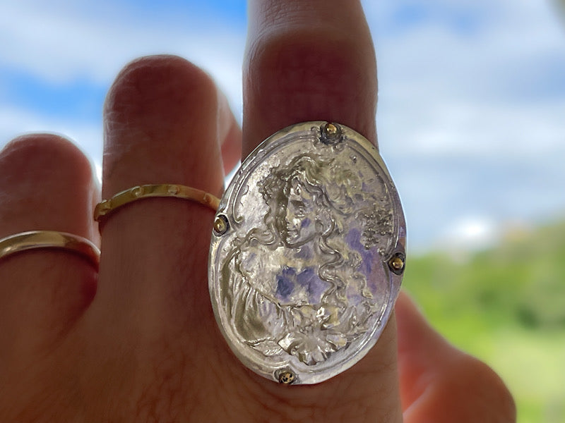 Anello Cammeo personalizzabile, su misura in oro ecologico e Argentium Silver