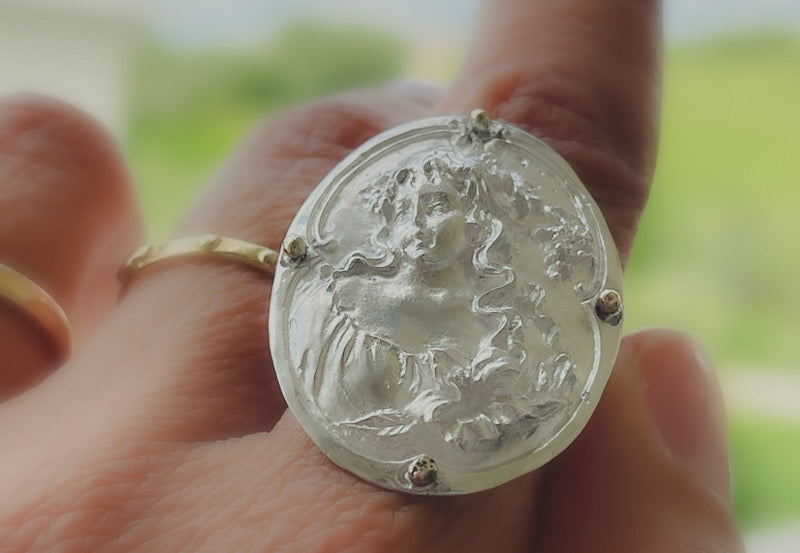 Anello Cammeo personalizzabile, su misura in oro ecologico e Argentium Silver