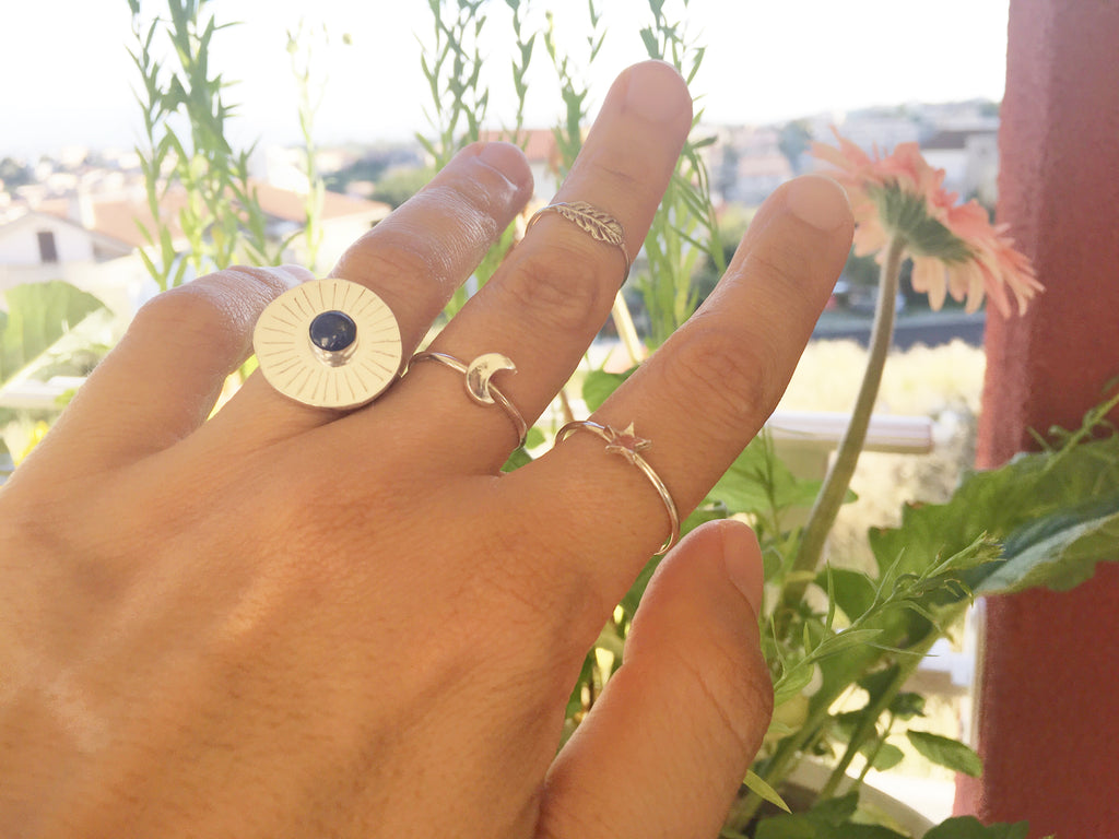 Eclipse, anello fatto a mano con Lapislazzuli etico, in Argentium Silver