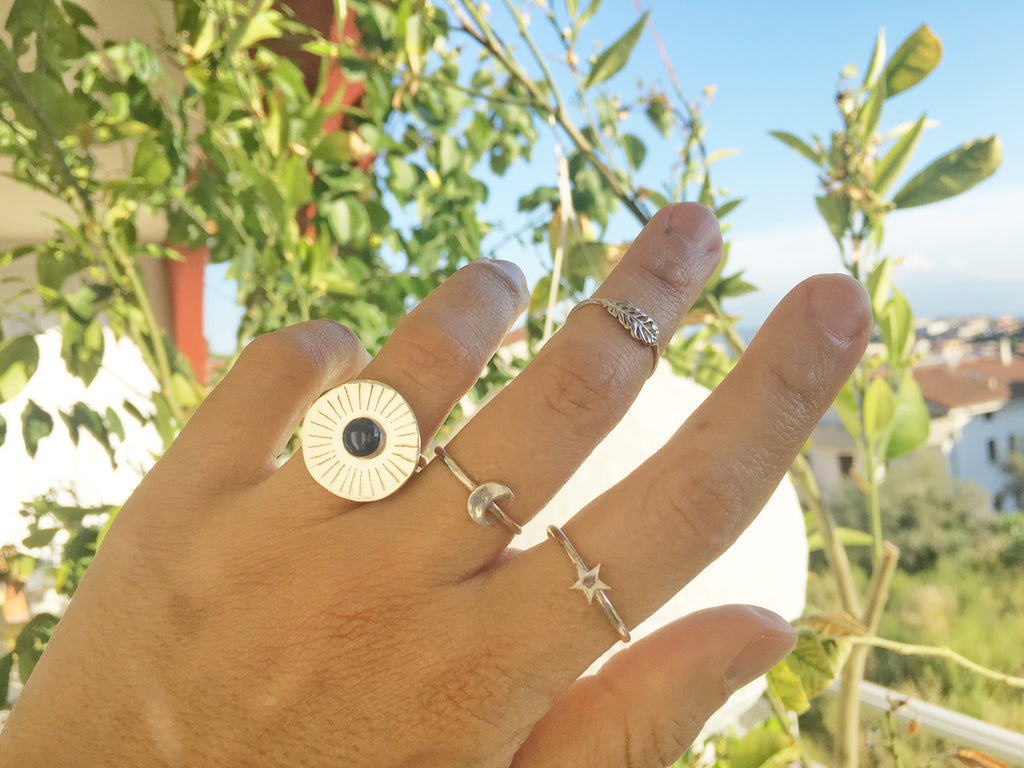 Eclipse, anello fatto a mano con Lapislazzuli etico, in Argentium Silver