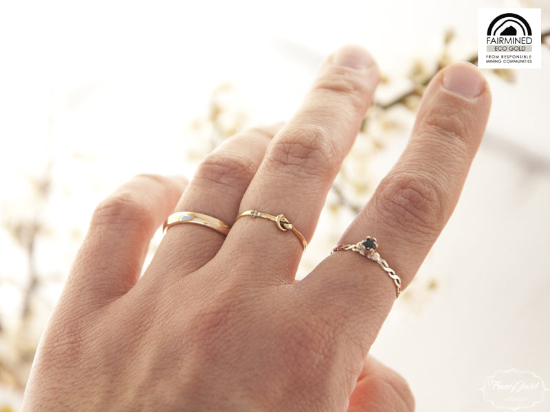 Anello Abbraccio con Luce, anello nodo con Moissanite, anello in oro 22 ct, oro Ecologico Fairmined, pezzo unico