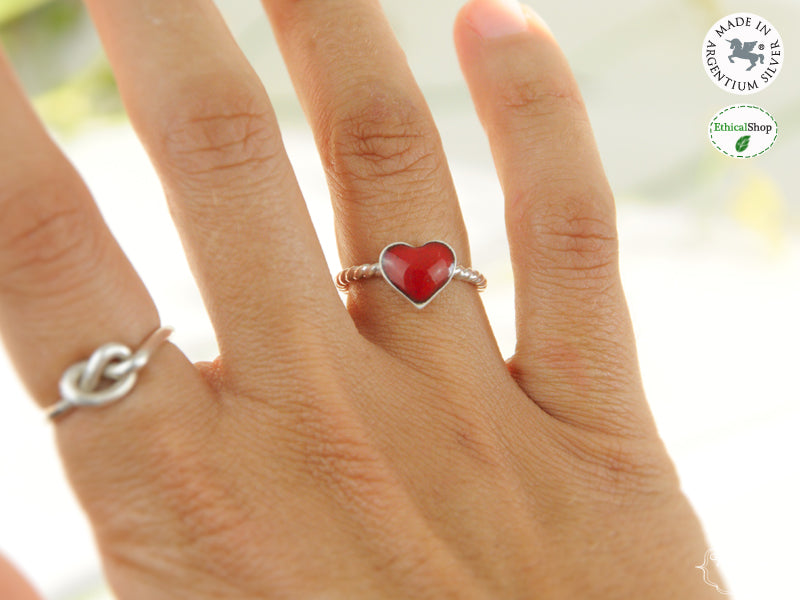 Anello con cuore, cuore rosso, cuore smaltato, Argentium, gioielli etici, cuore argento, anello artigianale, fatto a mano