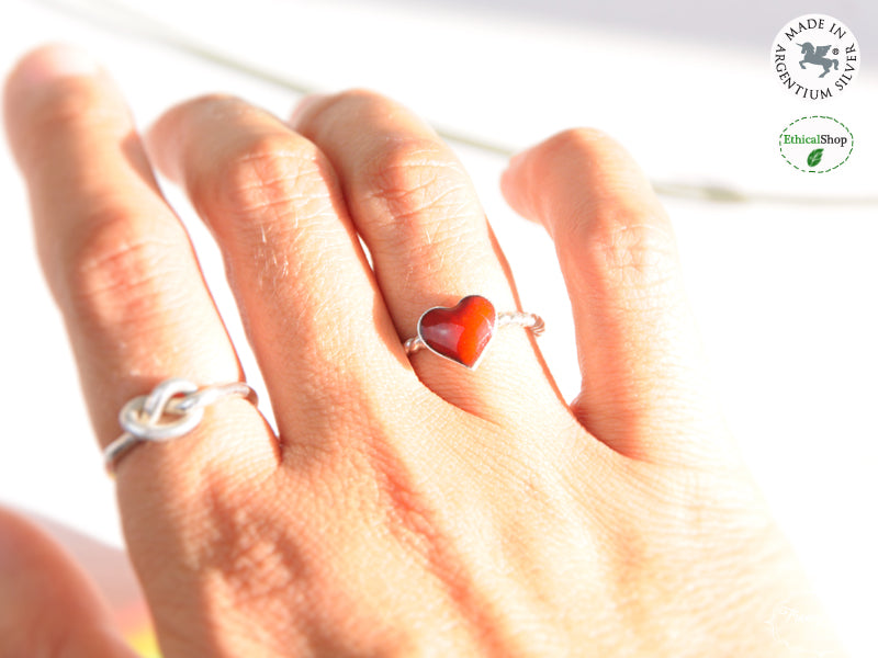 Anello con cuore, cuore rosso, cuore smaltato, Argentium, gioielli etici, cuore argento, anello artigianale, fatto a mano