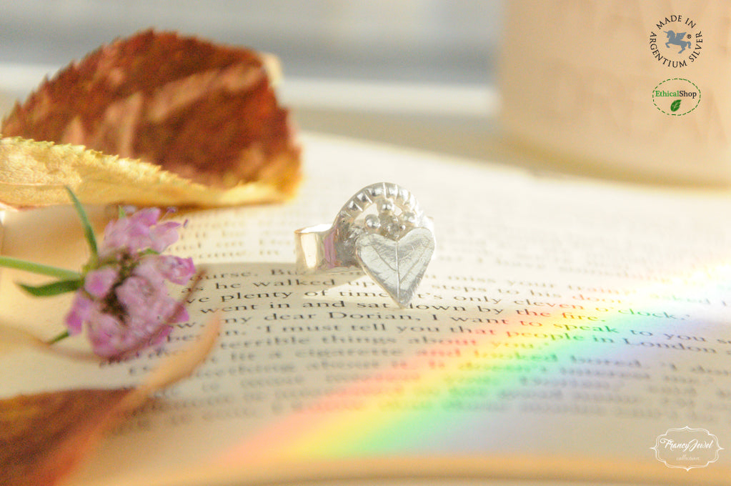 Anello con cuore, anello con Moissanite, anello foglia, anello natura, pezzo unico, anello argentium, gioielli etici, solitario