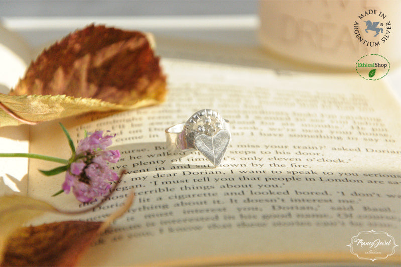 Anello con cuore, anello con Moissanite, anello foglia, anello natura, pezzo unico, anello argentium, gioielli etici, solitario