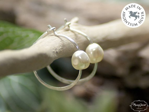 Orecchini perle, orecchini a cerchio, perle Baroque, perle sostenibili, cruelty free, perle Swarovski, orecchini Argentium, gioielli fatti a mano, gioielli etici