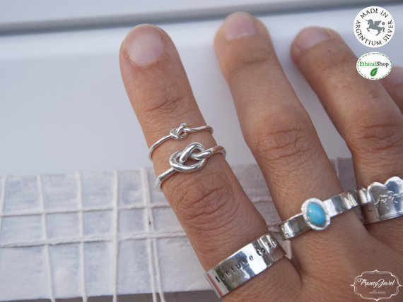 Anello nodo, anello infinito, anello abbraccio, anello su misura, gioielli personalizzati, gioielli etici, Argentium, gioielli unisex