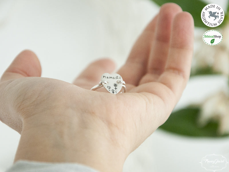 Anello Namasté, anello con cuore inciso, anello personalizzabile, anello fatto a mano