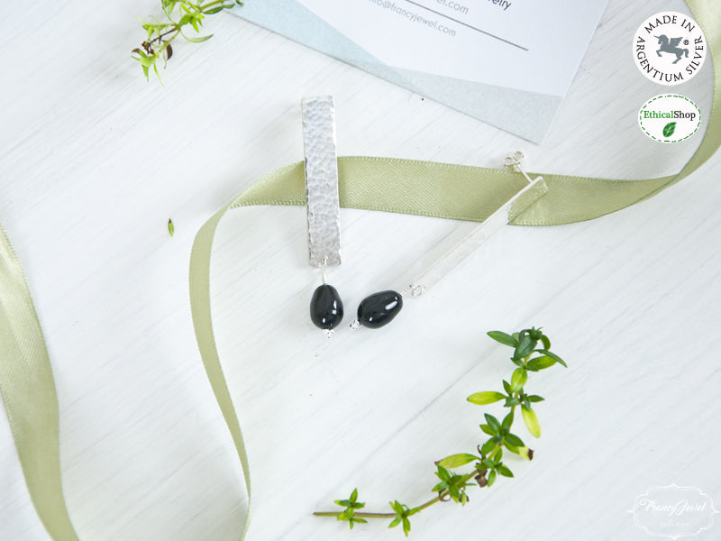 Orecchini "La Perla Nera", orecchini pendenti in Argentium, orecchini fatti a mano