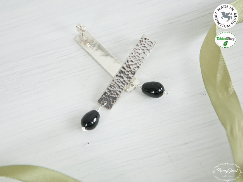 Orecchini "La Perla Nera", orecchini pendenti in Argentium, orecchini fatti a mano